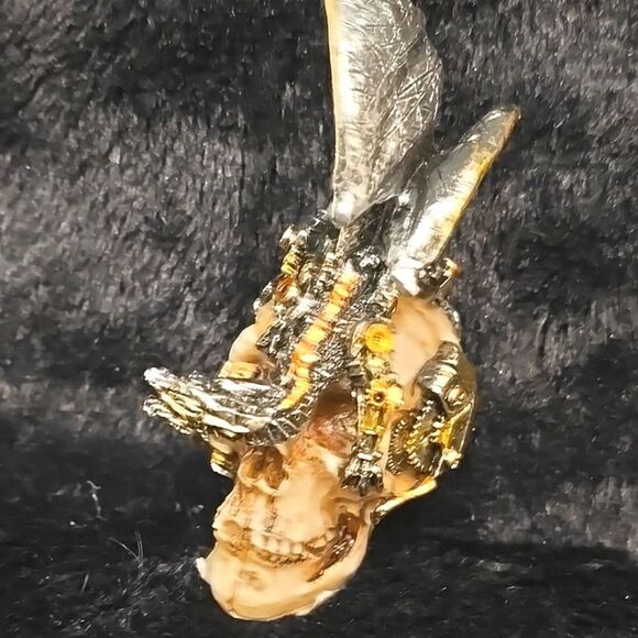 Nemesis Now Steel Wing Skull Figurine - Picture 6 of 10